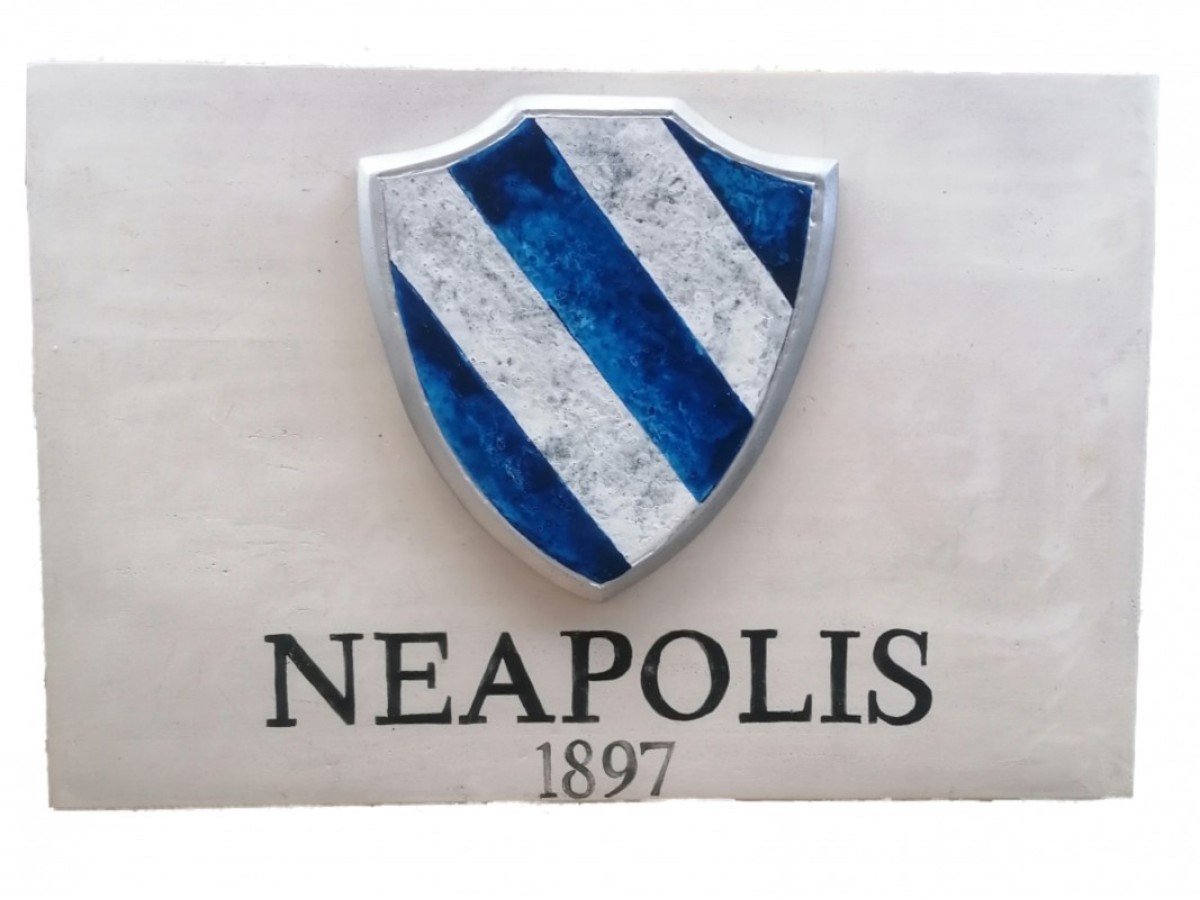 Πινακίδα Τραβερτίνο Πέτρινη Ξενοδοχείου Με Ανάγλυφο Λογοτυπο Neapolis Hote