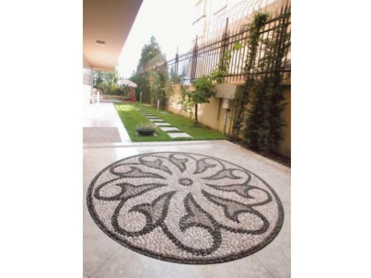 Παραστάσεις από βότσαλο