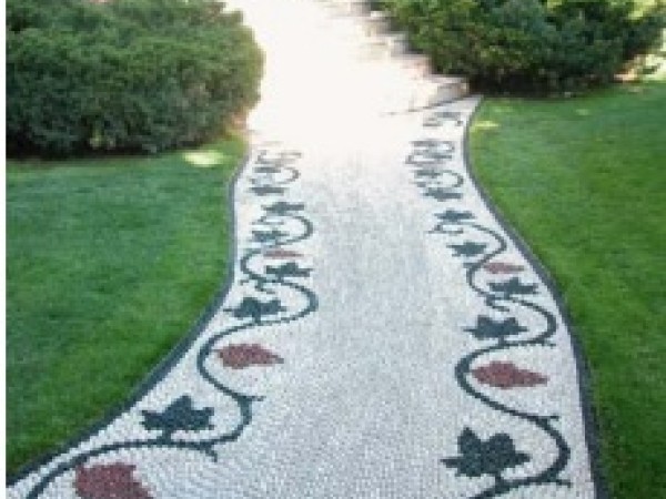 Pebble paved floor