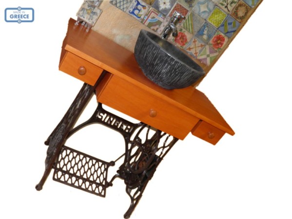 Ρετρό Αναπαλαιωμένες Ραπτομηχανές Singer Με Νιπτήρες Τραβερτίνο