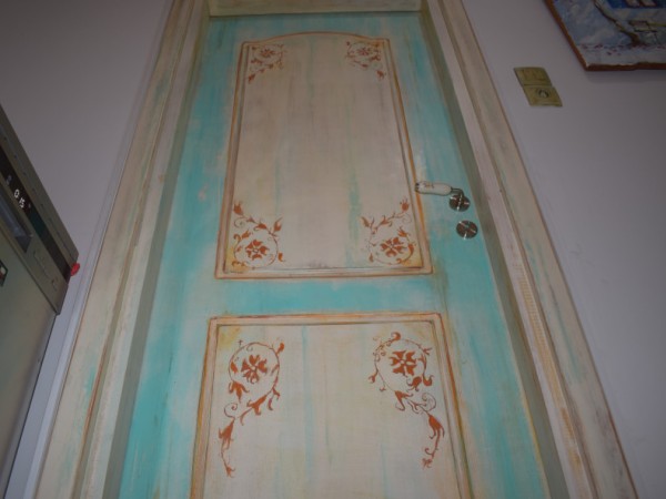 Κατασκευή εσωτερικών πορτών antique 