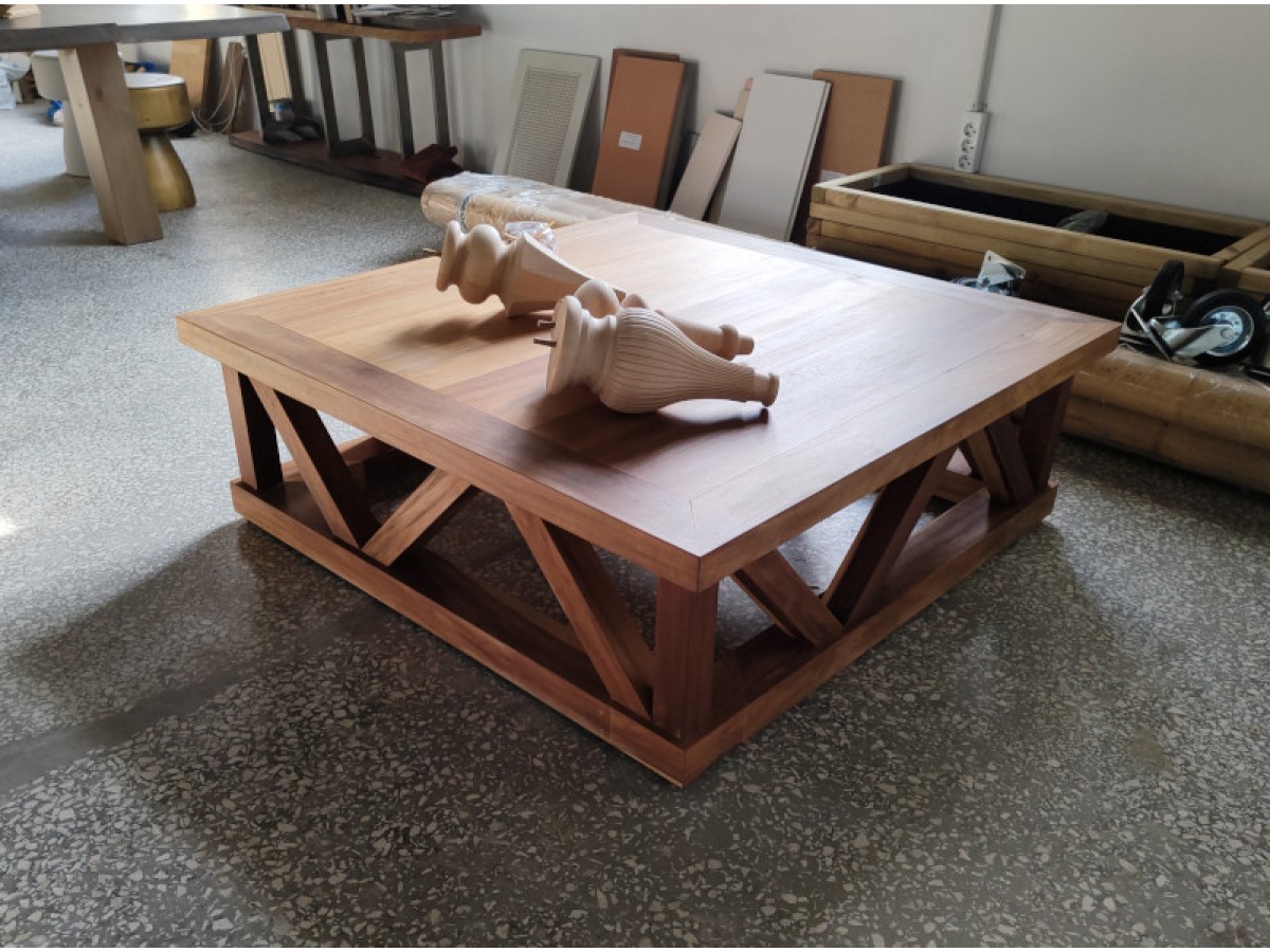 Μασίφ τραπέζια εσωτερικού χώρου Ξένων  