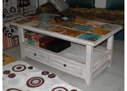 Vintage τραπέζι σαλονιού  με χειροποίητα μοναστηριακά πλακάκια