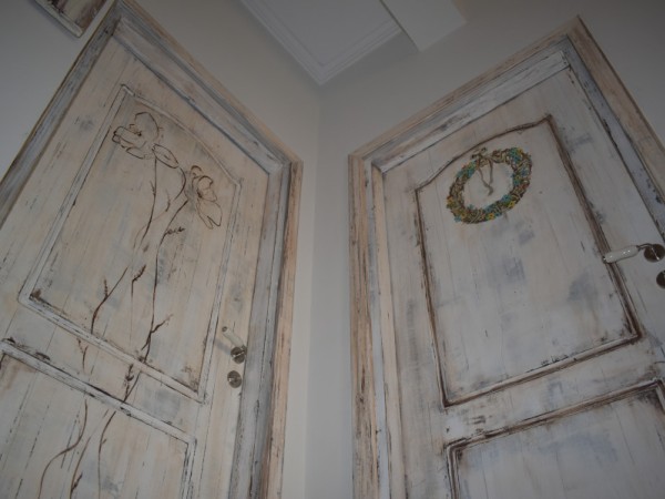 Χειροποίητες πόρτες vintage με σχέδια 