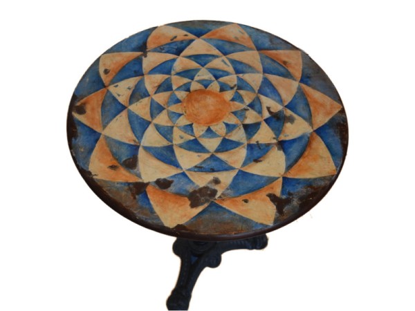 Round handmade Niki tables