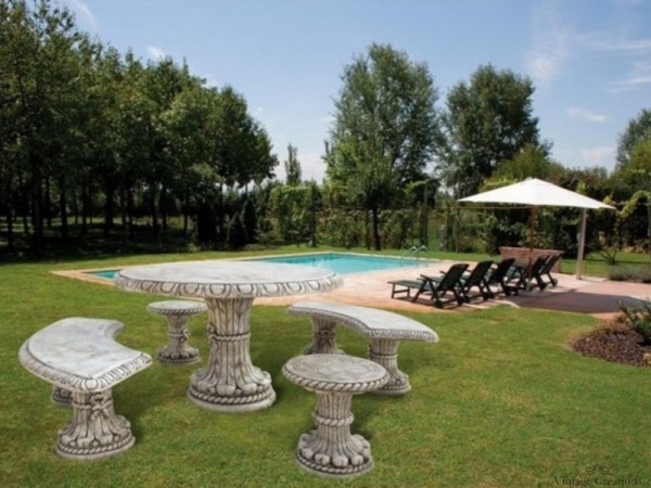 Circular marble garden table set Manolo