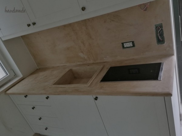 Χειροποίητη Πέτρινη Επένδυση Κουζίνας Και Πάγκοι Από Πέτρα Τραβερτίνο