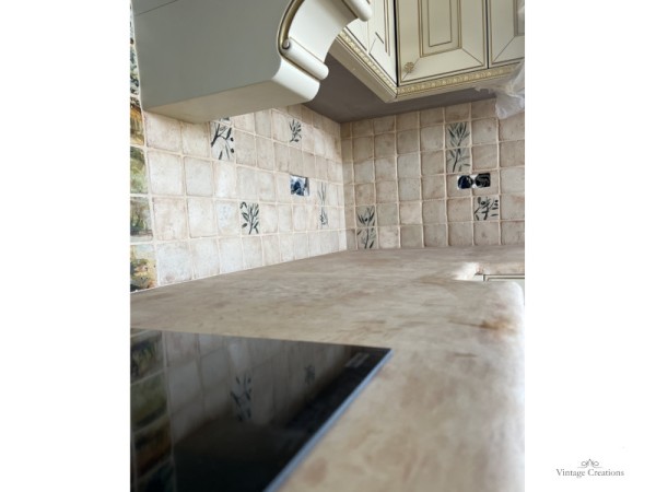 Κουζίνα antique Νεφέλη με πάγκο και πλακάκια τραβερτίνο 