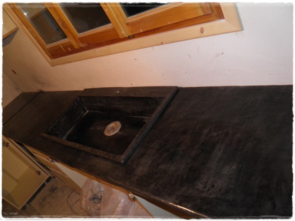 Μαύροι Χειροποίητοι Πάγκοι Κουζίνας Τραβερτίνο Ελληνική