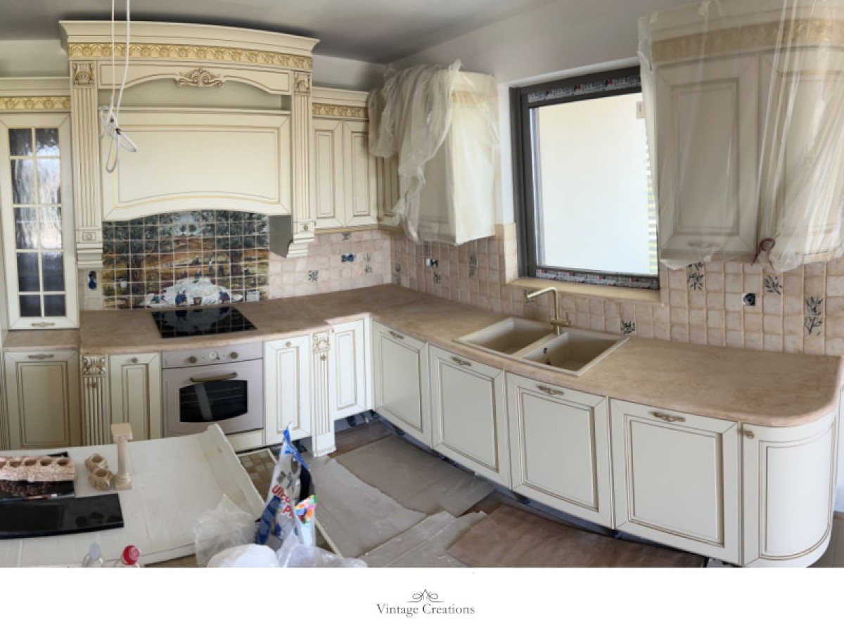 Κουζίνα antique Νεφέλη με πάγκο και πλακάκια τραβερτίνο 