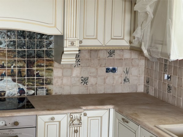 Κουζίνα antique Νεφέλη με πάγκο και πλακάκια τραβερτίνο 