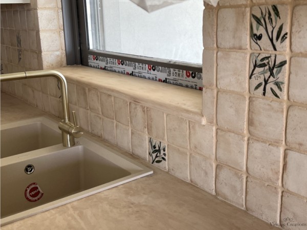 Κουζίνα antique Νεφέλη με πάγκο και πλακάκια τραβερτίνο 