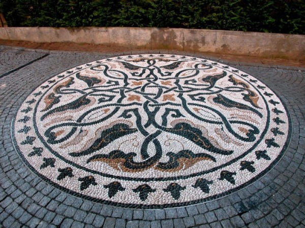 Decor pebbles lining floors walls Neda