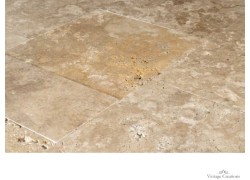 Φυσικά πλακάκια από πέτρωμα travertino σε modulo