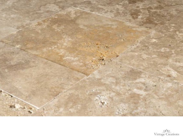 Φυσικά πλακάκια από πέτρωμα travertino σε modulo