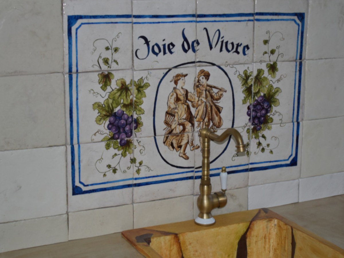 Δούκισσα Ζωγραφική Παράσταση Κουζίνας Από Πλακίδια Χειροποίητα Τραβερτίνο