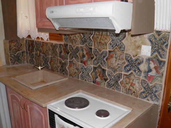 Χειροποίητα Μοναστηριακά Πλακάκια Κνωσός Τραβερτίνο Με Σχέδια Ζωγραφισμένα.