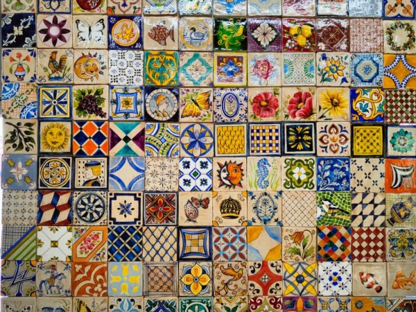 Πλακάκια Τραβερτίνο χειροποίητα ζωγραφιστά Σαντορίνη.