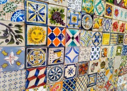 Πλακάκια Τραβερτίνο χειροποίητα ζωγραφιστά Σαντορίνη.