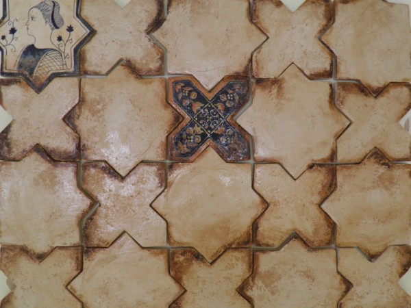 Χειροποίητα Μοναστηριακά Πλακάκια Κνωσός Τραβερτίνο Με Σχέδια Ζωγραφισμένα.