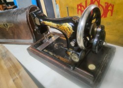 Προσφορά Αντίκα Φορητή Ραπτομηχανή Singer  90,00 €