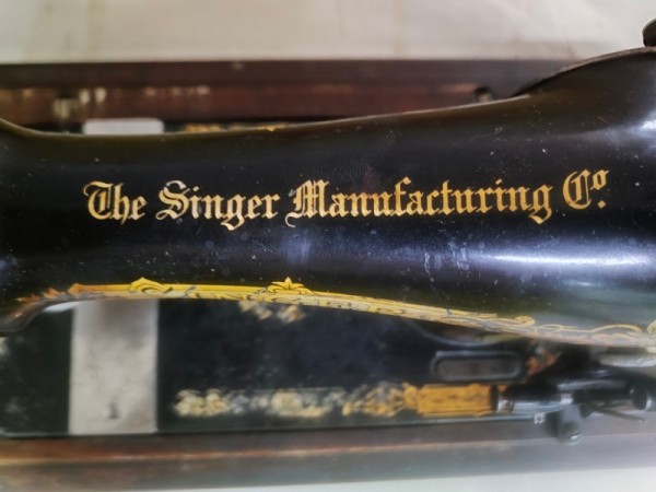 Προσφορά Αντίκα Φορητή Ραπτομηχανή Singer  90,00 €