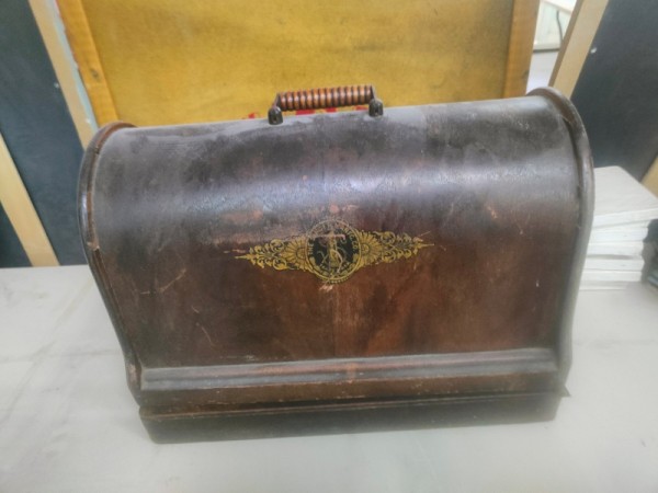 Προσφορά Αντίκα Φορητή Ραπτομηχανή Singer  90,00 €