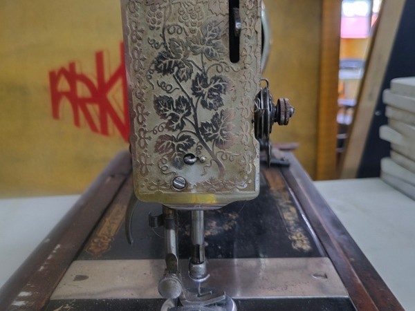 Προσφορά Αντίκα Φορητή Ραπτομηχανή Singer  90,00 €