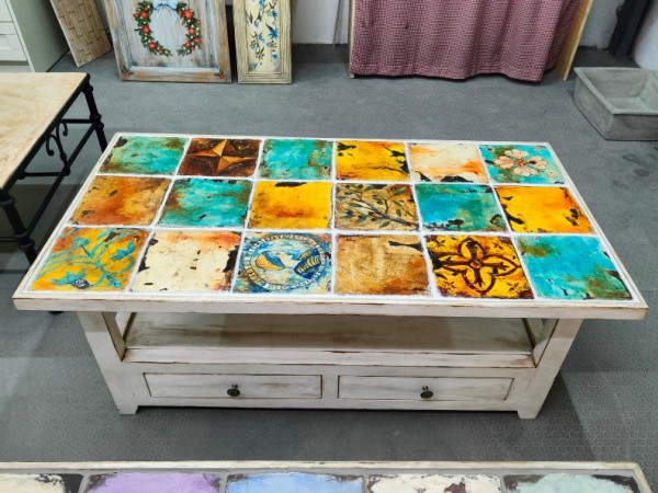 Τραπέζι Σαλονιού Χειροποίητο Παλαιωμένο Με Συρτάρια Και Χειροποίητα Πλακάκια  Προσφορά