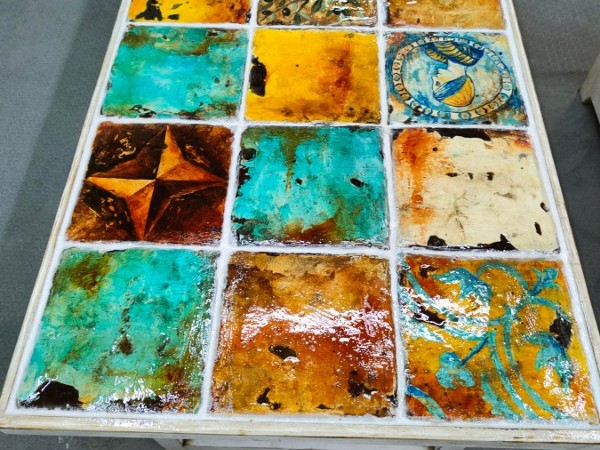 Τραπέζι Σαλονιού Χειροποίητο Παλαιωμένο Με Συρτάρια Και Χειροποίητα Πλακάκια  Προσφορά