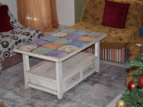 Προσφορά Vintage Τραπέζι Σαλονιού Παλαιωμένο Με Χειροποίητα Πλακάκια Μοναστηριακά  450,00 € 