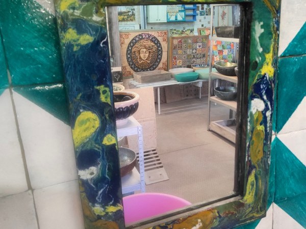 Χειροποίητος πολύχρωμος design καθρέφτης προσφορά 100.00 €